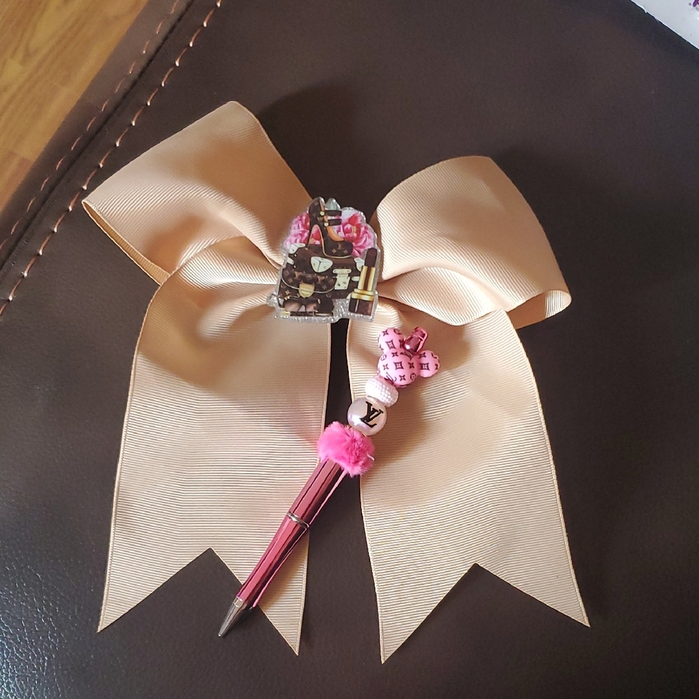 Beige Bow with Pink Pen and Charm